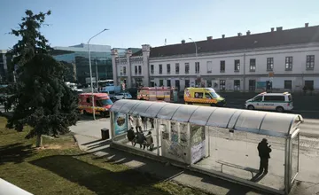 Na Štúrovej smerom k nitrianskemu Tescu zrazil autobus dieťa