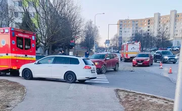 Na Dieloch v Nitre došlo k zrážke dvoch áut, na mieste sú záchranné zložky