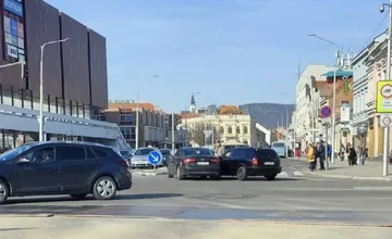 Nehoda na Štúrovej pred starým Priorom a Mlynmi skomplikovala premávku 