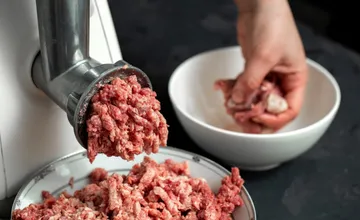 Kúpili ste si v tomto známom reťazci mleté mäso? Hrozí vám z neho salmonela