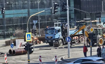 Dopravné obmedzenia v Nitre pokračujú aj tento víkend. Už v piatok uzatvoria pruh na Štúrovej pri Mlynoch