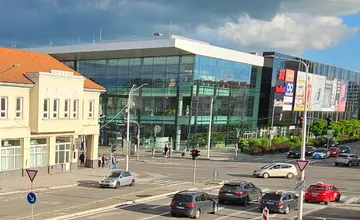 Nitrianska polícia vyšetruje krádež v OC Mlyny a hľadá svedkov. Koho potrebuje nájsť tentokrát? 