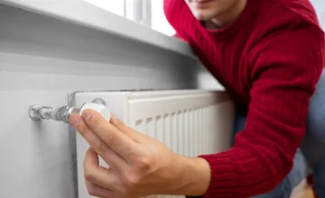 V mestskej časti Chrenová sa stále kúri a radiátory sú vlažné, obyvatelia sa sporia, či je to v poriadku alebo nie