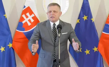 Fico škrtá voľné dni, na rane je 17. november a pripúšťa aj ďalšie rušenie. Vláda tak chce ušetriť 300 miliónov