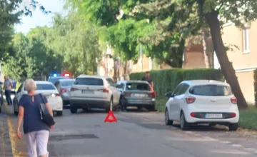 Na Bernolákovej v Nitre sa zrazili tri autá, danému úseku sa radšej vyhnite