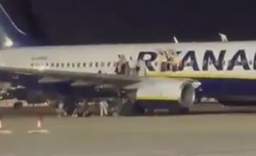 VIDEO: Minúty hrôzy na španielskom letisku. Cestujúci museli byť evakuovaní, niektorí skončili so zraneniami v nemocnici