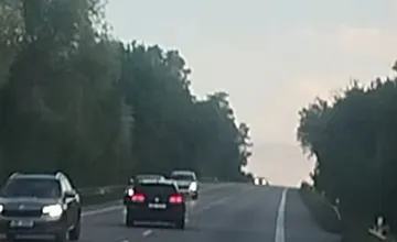 VIDEO: Zbesilá jazda Passatu v Česku. Vodič ohrozoval životy všetkých okolo, havaroval a skončil na streche