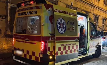 Mestskí policajti v Nitre riešili mimoriadne situácie, pomáhali žene ležiacej na chodníku a mužovi so záchvatom