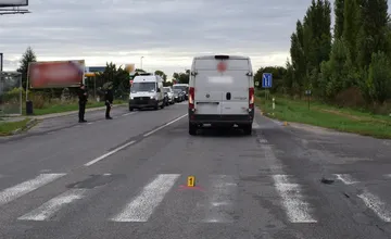 Hrozivá nehoda na priechode v Nitre: Pod kolesami dodávky skončilo mladé dievča