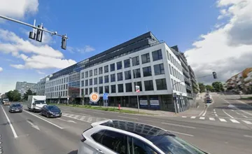 Na Štúrovej v Nitre došlo k nehode, ktorá zablokovala jeden pruh. Rátajte so zdržaním 