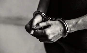 Žena z Nitrianskeho kraja roky doma zažívala teror, týral ju jej muž. Agresorovi súd vymeral sedemročný trest