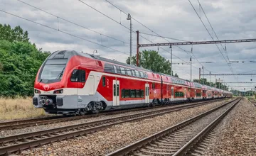 Na ranný vlak z Bratislavy do Nových Zámkov čakáte márne, bol odrieknutý pre technickú poruchu