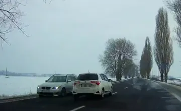 Levičania sa delia o mrazivé zážitky z ciest, varujú, že na Tlmačskej dochádza pravidelne ku kritickým situáciám