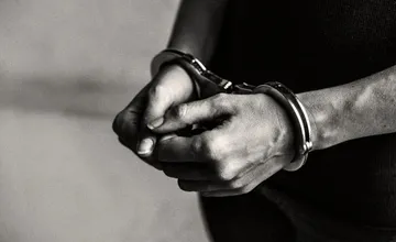 FOTO: Tento 27-ročný muž z Levíc má ísť do výkonu trestu pre prečin krádeže, polícia už po ňom pátra