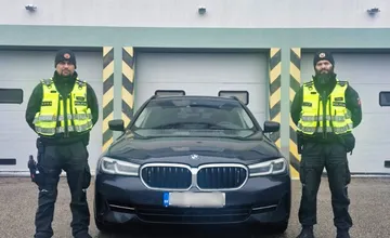 Auto ich nechalo v štichu na diaľnici. Pani Katarína poslala odkaz policajtom z Nitry, vo vozidle bolo aj dieťa