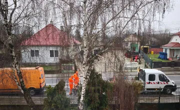 V Ivanke pri Nitre si ničia podvozok desiatky áut. Budia nás zo spánku, trasie sa celý dom, hovoria obyvatelia