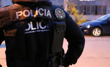 Veľká policajná razia na západe, primár z Topoľčian čelí obvineniam z prijímania úplatkov, obvinení sú aj ďalší 