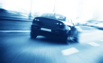 Vodička po zrážke pri Nitre skončila mimo cesty, druhý vodič zmizol. Na cestného piráta sa stále sťažujú aj za Lapášom