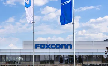 Prepúšťanie v nitrianskom Foxconne bude o čosi miernejšie. Napokon odíde len tretina, tvrdí minister Tomáš