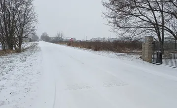Dopravná nehoda na Hájskej ulici v Nitre opäť otvorila otázku bezpečnosti, auto tu zrazilo rodičov s dieťaťom