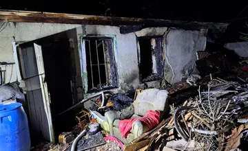 FOTO: Tragédia v obci Cabaj-Čápor. Po manipulácii s vykurovacím telesom zomrela osoba