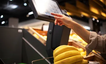 Pribúdajú konflikty pri samoobslužných pokladniach v Nitre? Pokladníčka prehovorila bez cenzúry o slovných útokoch