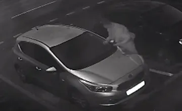 Po vyčíňaní vandala v Nitre ostali desiatky poškodených áut, polícia vyzýva majiteľov aj svedkov, aby sa prihlásili