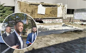 VIDEO: Súvisí pád prístrešku nad klientskym centrom v Komárne s nedávnym zemetrasením? Minister Šutaj Eštok povedal viac