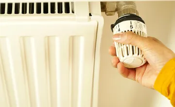 Dvihli aj vám mesačné zálohové platby za byt? Levičanov nové predpisy šokovali, ceny za teplo im stúpli o desiatky eur