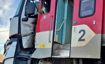 Polícia má najnovšie informácie k tragickej zrážke kamiónu a vlaku v Zámkoch, vodič (†43) uviazol v horiacej kabíne