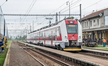 Železnice zrušili pokladne aj v jednej z obcí Nitrianskeho kraja. Lístky si cestujúci kúpia už iba online