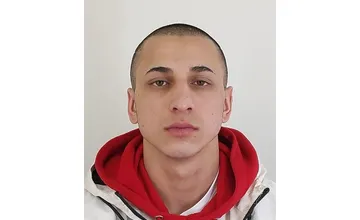 Policajti z Komárna pátrajú po nezvestnom Norbertovi z Košíc, oblečené má mať rifle s bielymi teniskami