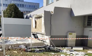 Tragédia v Klientskom centre v Komárne otvorila otázku štátnych rekonštrukcií, vyšetrovanie preveruje projekt