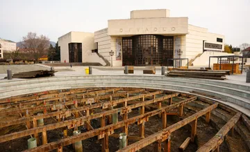 FOTO: Na námestí v Nitre začína oprava fontány. Čo všetko sa zmení a bude z nej aj osviežujúca vodná atrakcia?