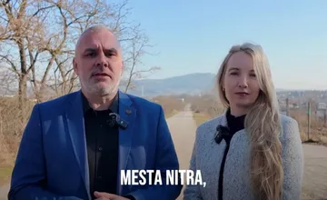 Manželka lídra Republiky Zuzana Uhríková bude kandidovať na primátorku Nitry, skritizovala Hattasa aj výtlky v meste