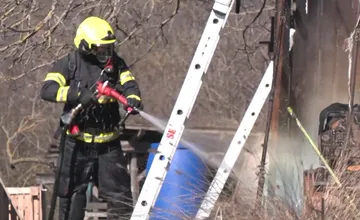 Dramatické ráno v Hosťovej: Dom náhle zachvátil požiar, väčšej tragédii zabránili duchaprítomní susedia