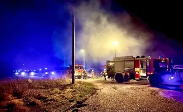 Tragédia pri Šali: Nočný požiar rodinného domu si vyžiadal dve obete, strecha sa zrútila dovnútra