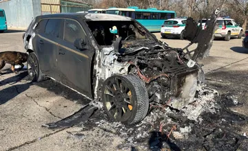 Luxusné BMW v Komárne pohltili plamene. Auto za 200-tisíc eur zhorelo v priebehu sekúnd