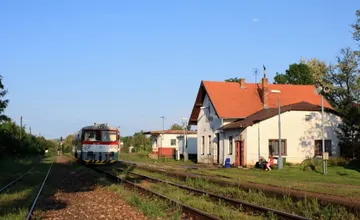 Vlak z Leopoldova do Nitry nabral vyše hodinové meškanie. Cestujúcich zdržala neplánovaná výluka
