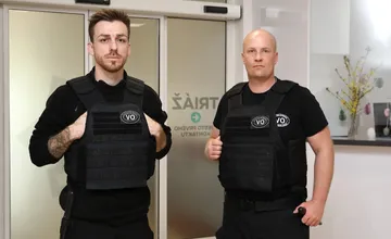 Nemocnica v Nových Zámkoch kúpila pre svoju ochranku nepriestrelné vesty, reaguje tak na zvyšujúcu sa agresivitu