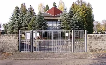 Obyvatelia Pukanca kritizujú stav domu smútku, priamo počas pohrebu zhasli svetlá aj technika