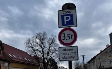 Vo Vrábľoch menia pravidlá parkovania. Na Moravskej ulici môžete stáť už len na vyznačených miestach