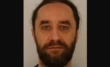 Nevideli ste niekde 48-ročného Viktora? Ide o nezvestného muža z okresu Nové Zámky, hľadajú ho