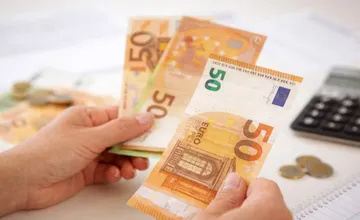 Nezabudnite! Prvýkrát môžete poslať 2 percentá z dane aj rodičom. Kto má nárok, dokedy treba konať a kedy prídu peniaze?