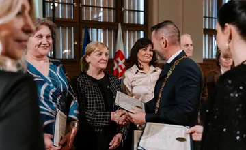 FOTO: Nitriansky kraj ocenil výnimočných ľudí. Pozrite, kto tento rok získal ocenenie Starostlivý anjel