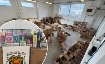 FOTO: Colníci majú na konte ďalší úlovok. V sklade na okraji Komárna našli vyše 76-tisíc kusov elektronických cigariet