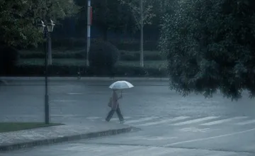 Veľká zmena počasia už zasiahla aj Nitriansky kraj. Platia výstrahy pred dažďom a silným vetrom