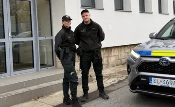 Nitrianski policajti sa premenili na hrdinov. Pomocnú ruku podali 8-ročnému chlapčekovi v nepríjemnej situácii