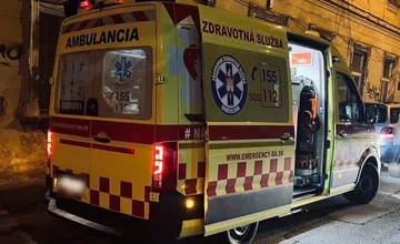 Z bytu v Nitre sa ozývalo zúfalé volanie o pomoc, susedia zalarmovali políciu a zasahovať musela aj sanitka