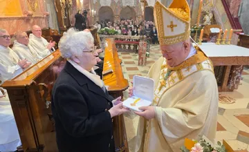 FOTO: Nitrianka dostala vzácne vyznamenanie od pápeža, s rodinou pomáhala prenasledovaným kňazom